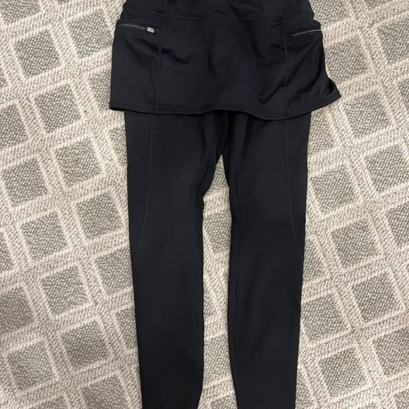 Athleta 2-1 traverse tight XSP - Picture 2 of 5